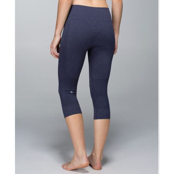 Lululemon Seamlessly Street Crop Cadet Blue Compression Leggings Women's Size 2 - Picture 1 of 6